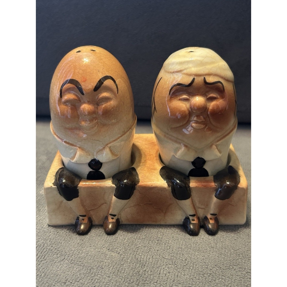 Vintage Humpty Dumpty Couple Salt Pepper Shakers Ceramic w Matching Holder